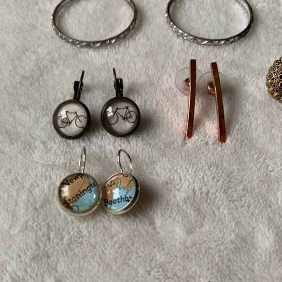 11 Piece COne Sizetume Jewelry Bundle -varioToned Metals (Silver, Gold, etc) - Picture 3 of 3